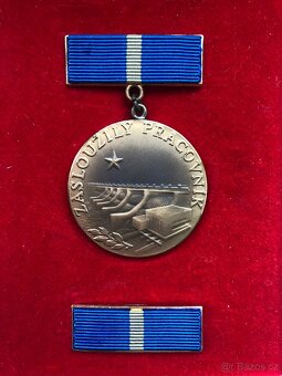 Odznak - vyznamenání, NOSITEL ŘÁDU PRÁCE