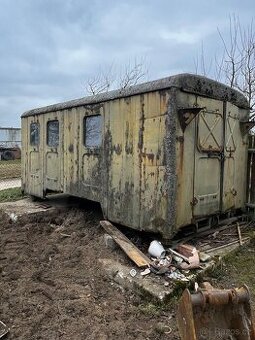 STAVEBNÍ BUŇKA-MARINGOTKA