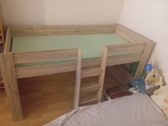Dětská patrová postel.