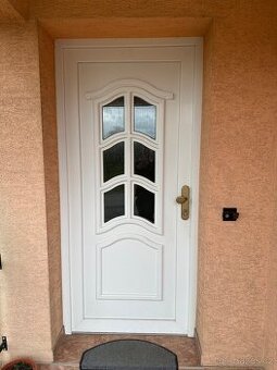 Nabízím k prodeji stará plastová okna