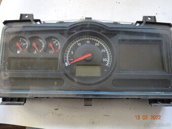 Renault Midlum DXI přístrojová deska, budíky