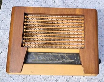 Staré rádio TESLA 406U Vltava