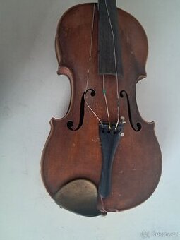 Staré housle na opravu