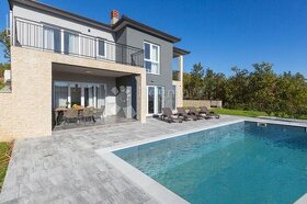 Prodej moderního zařízeného domu s bazénem, 147 m2, Labin, I