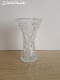 Váza z broušeného skla velká