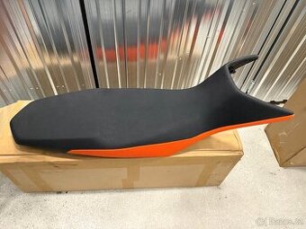 KTM 890 originální sedlo