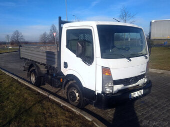 Nissan NT400 35.13/1 třístranný sklápěč