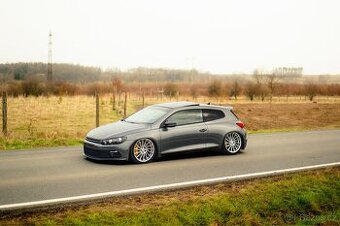 Scirocco 2.0TSI 155kw, Bixenon, manuál, vzduchový podvozek