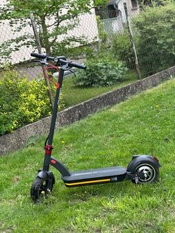Elektrokoloběžka E10