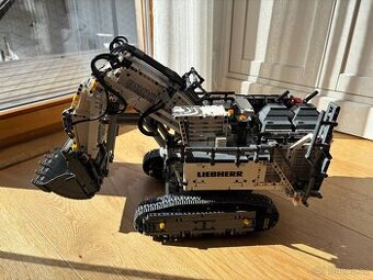 LEGO 42100 Bagr Liebherr R 9800