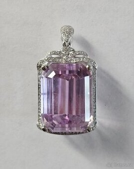 DIAMANTOVÝ PŘÍVĚSEK KUNZIT 36.64ct. BRILIANTY 0.30ct. TOP