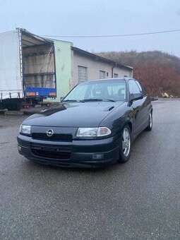 Opel Astra GSi 8V 85kw 1.majitel 132tkm najeto