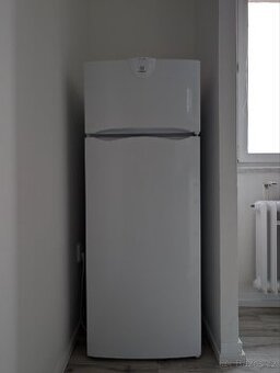 Lednice INDESIT s mrazákem / A+ Class