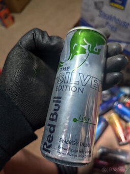 Plechovky od Energy Drinků Red Bull 2