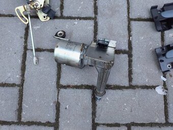 Škoda Felicia motorek zadních stěračů.