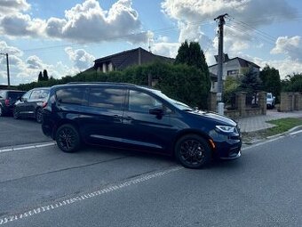 Chrysler Pacifica 3.6 S RU DVD Nový model 2022