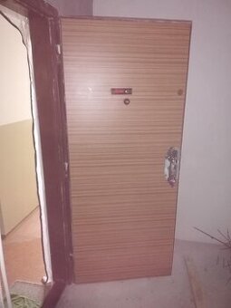 Dveře vstupní do bytu panelákové