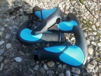 Gripy na kolo ergonomické černošedé nebo černomodré