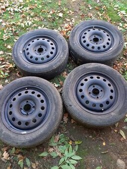 Plechové disky Ford 6Jx15H2 ET52,5 pneu 195/60 R15 sjeté