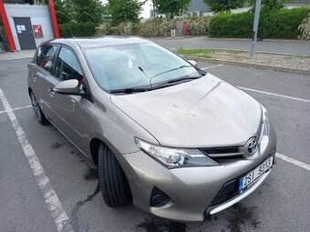 Toyota Corolla Auris 1.6 benzín 97 kw 2013