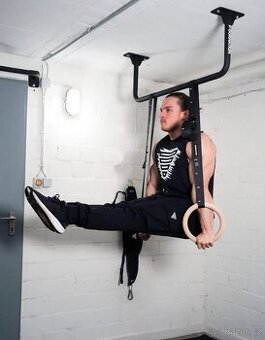Hrazda a workout kruhy