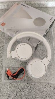 Sluchátka JBL Tune 660BT s vadou