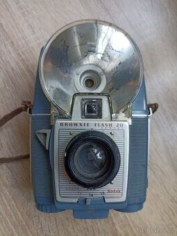 Retro fotoaparát Kodak Brownie Flash 20 (USA, 50.–60. léta)