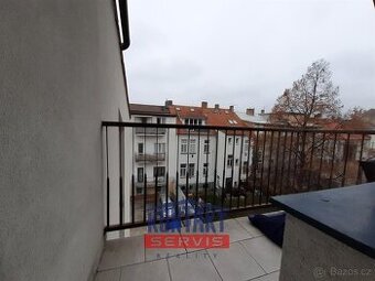 Pronájem bytu 2+kk s balkónem, ulice Chelčického v Českých B