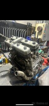 Motor yamaha fzr 1000 exup