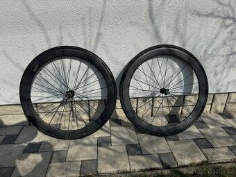 Silniční carbonova kola