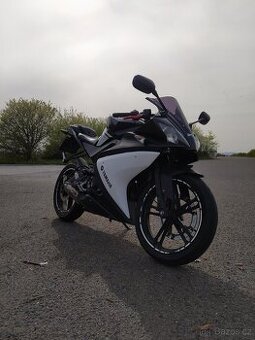 Yamaha YZF-R125 – TOP stav, motor po repasu, doplňky