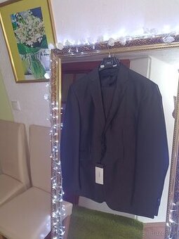 Pánský společenský oblek.