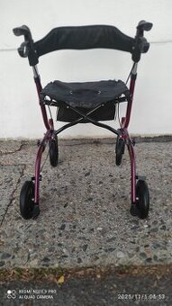 Prodám skoro nové čtyřkolové chodítko.