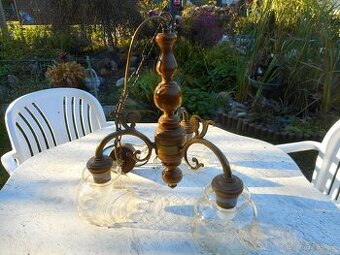 KRÁSNÝ MOSAZNÝ LUSTR