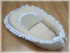 Hnízdečko, polštářek s krajkou béžový puntík