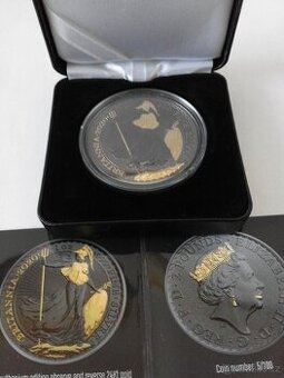 Stříbrná mince Britania , číslovaná , zdobena zlatem