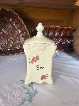 Stará keramická dóza na čaj