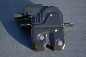 Elektrický zadní zámek výklopných dveří  (905039428R)