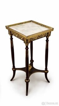 Nabízím elegantní odkládací / květinový stolek