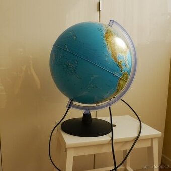 globus svitici ve tme