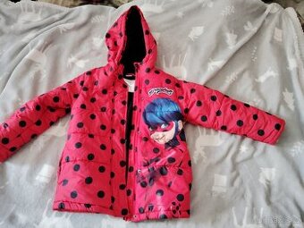Červený zimni kabátek velikost  122