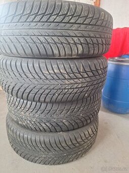Prodám zimní pneu 215/65/17 Bridgestone - 1