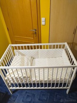 Dětská postýlka s příslušenstvím