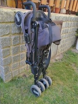 Skládací kočárek