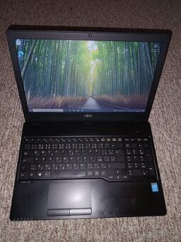 Fujitsu Lifebook A555 / i3 / 8GB RAM / 256GB SSD