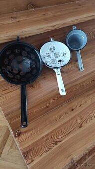 Smaltované cedníky