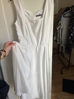 Bílé midi šaty