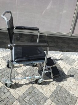 invalidní vozík + toaleta pokojová
