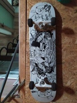 Skateboard oxelo úplně nový