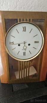 Starožitné kyvadlové hodiny Jantar